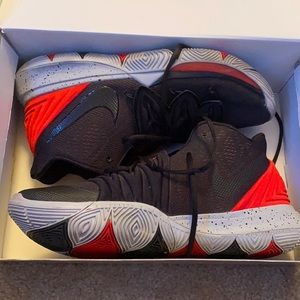 Kyrie Bred 5’s